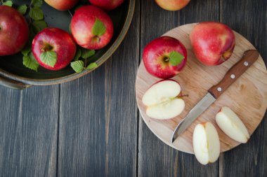 kırmızı taze elma