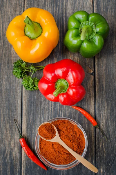 Variedades coloridas surtidos de pimientos dulces — Foto de Stock