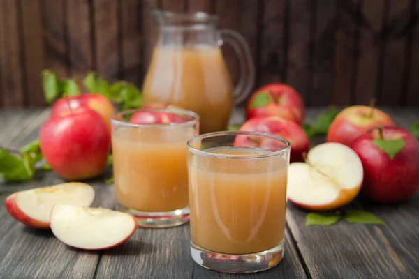 Frischer Apfelsaft — Stockfoto