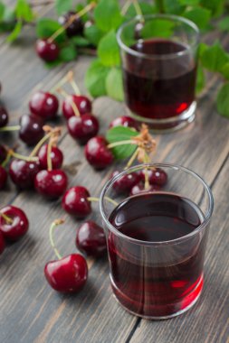 taze kırmızı kiraz ve vişne suyu