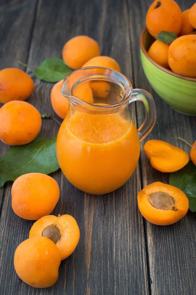 Čerstvý meruňkový džus — Stock fotografie