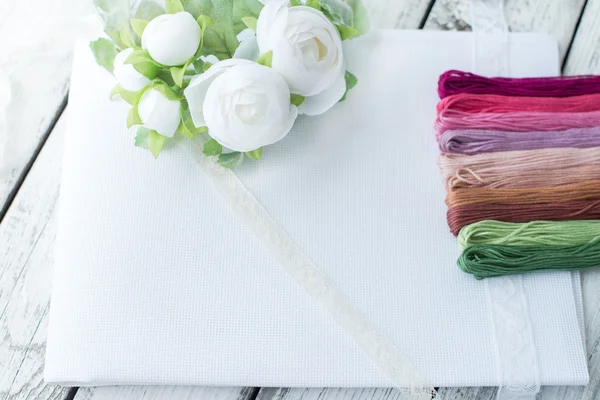 Crosstitching, seçici odak için malzemeler