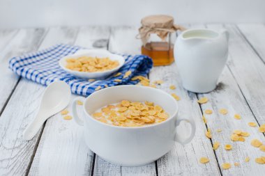 Mısır gevreği ve süt, rustik tarzı