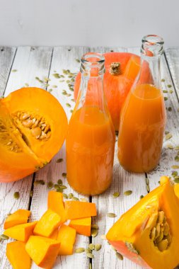 taze turuncu kabak ve kabak suyu