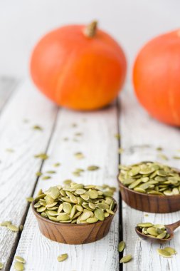 taze turuncu kabak çekirdeği ile