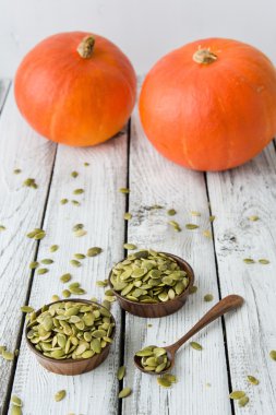 taze turuncu kabak çekirdeği ile