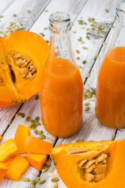 taze turuncu kabak ve suyu