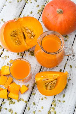 taze turuncu kabak ve suyu