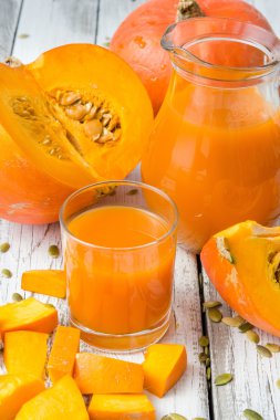 taze turuncu kabak ve suyu