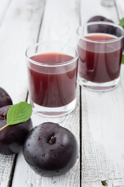 Zumo de ciruelas frescas — Foto de Stock