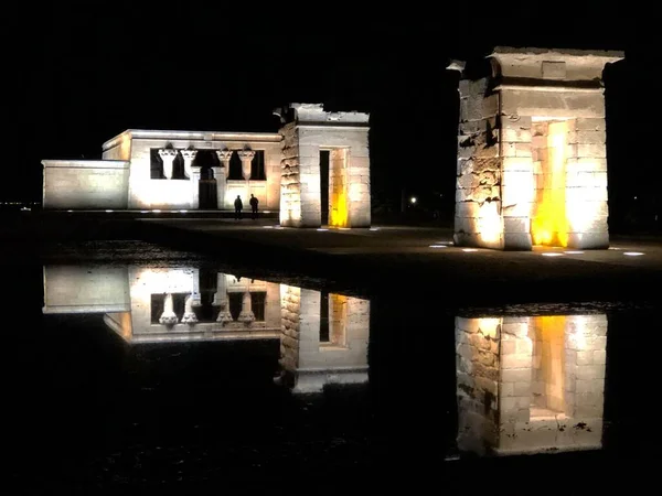 Temple of Debod: Egyptian temple dating back to the 2nd century BC donated to Spain by the Egyptian government to save it from floods following the construction of the great Aswan Dam — Stock Photo, Image