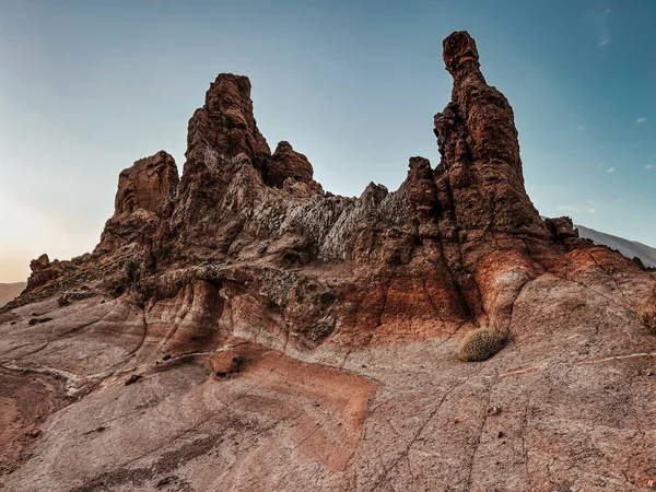 Rock formations in the Teide national park on Tenerife, Spain. Volcanic activity shaped these rocks, which create a surreal desert landscape that resembles the surface of the Mars. — Stock Photo, Image