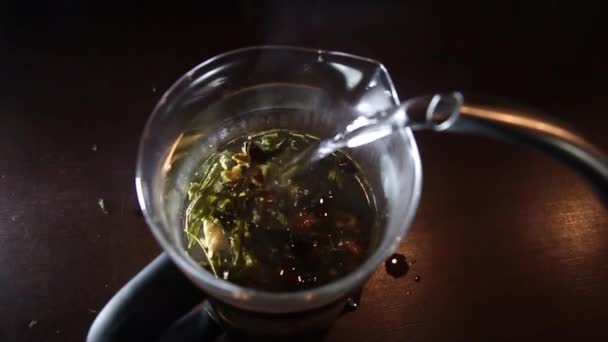Green tea is brewed — Stock Video