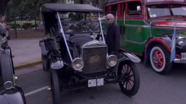 İlk modeli taksi otobüs geç 1920'lerde ve 1930 ların