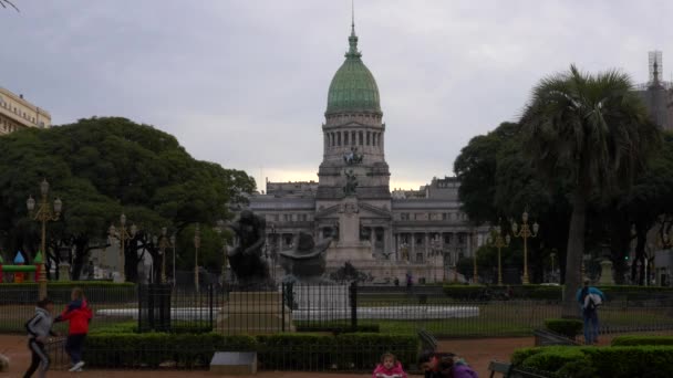 Vista panorámica del Congreso argentino al atardecer — Vídeo de stock