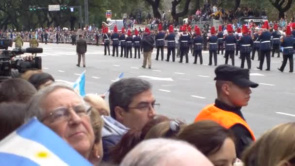 Chili Fanfare gaan in Argentinië Bicentennial Onafhankelijkheidsdag vieringen — Stockvideo