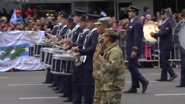 Uruguay marchando bateristas en Argentina Celebraciones del Día de la Independencia Bicentenario — Vídeo de stock