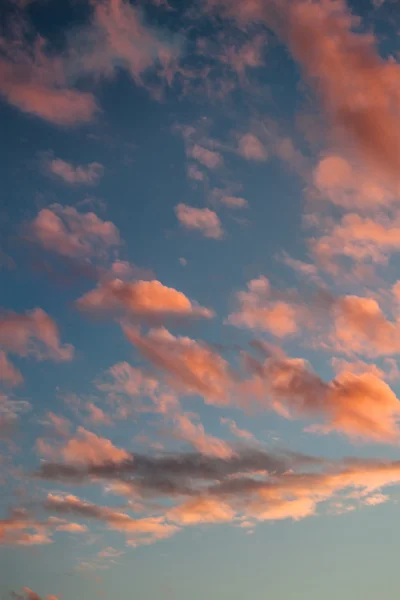 dramatik turuncu bulutlar