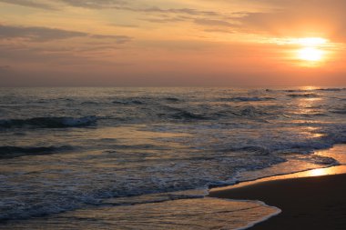 Denizde güzel bir gün batımı