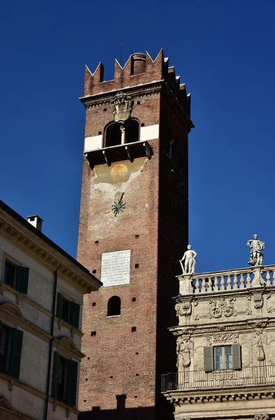 Torre del Gardello en Piazza delle Erbe — Foto de Stock