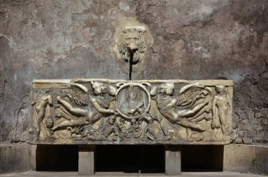 Fontana del Sarcofago sadece nex Kolezyum Roma için
