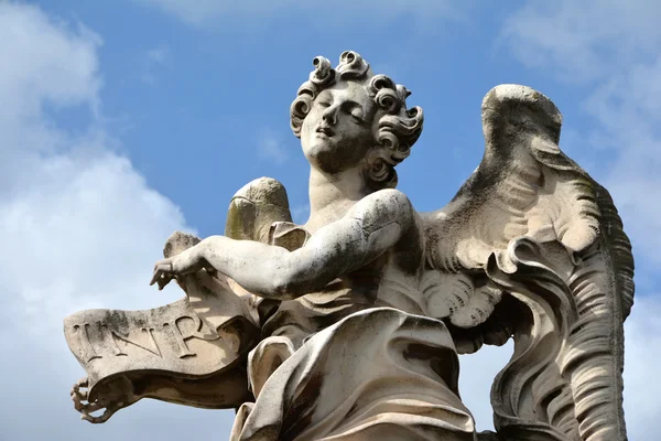 Anjo em êxtase com assinatura INRI da Ponte Sant 'Angelo, em Roma — Fotografia de Stock