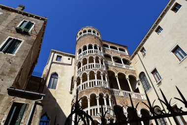Venedik Scala Contarini del Bovolo (salyangoz merdiven)