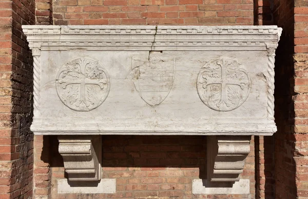 Oude middeleeuwse sarcofaag in Venetië — Stockfoto