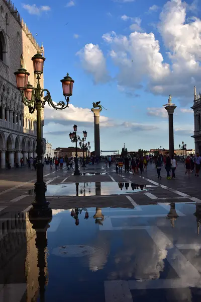 Piazza San Marco durante 'Acqua Alta' — Foto Stock