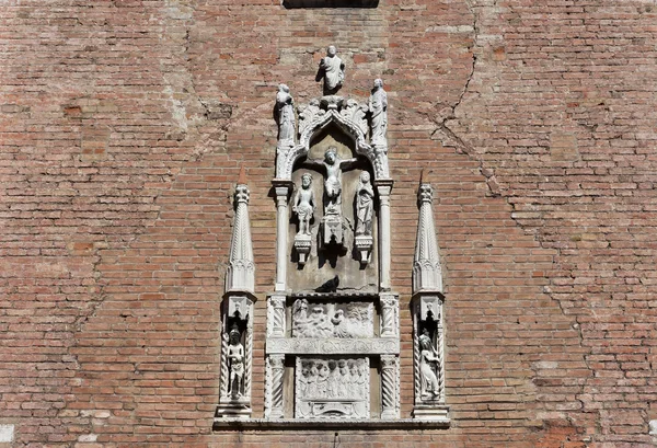 Gothic sculpture in Venice — Stock Photo, Image