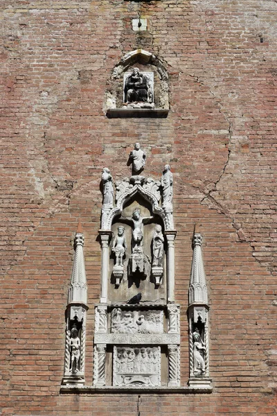 Готическая скульптура Венеции — стоковое фото