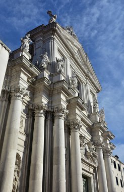 Kilise Sant Maria Assunta 