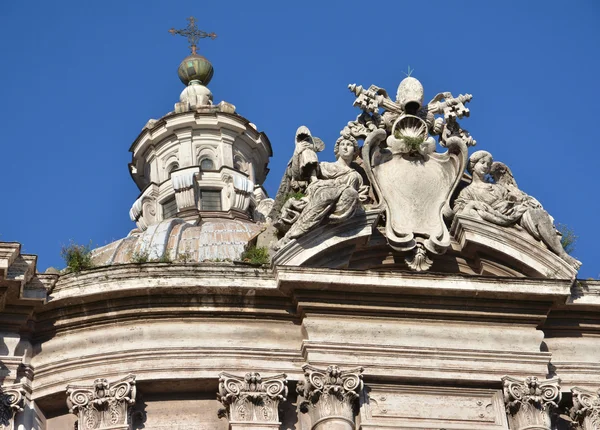 Linterna barroca cúpula y escudo de armas del Papa — Foto de Stock