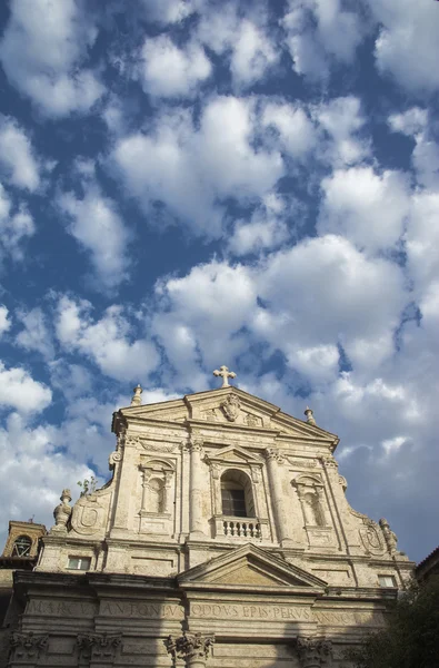 Iglesia y nubes al atardecer — Foto de Stock