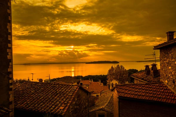 Золотой Закатный Свет Над Озером Трасимено Исола Маджоре Greater Island Лицензионные Стоковые Изображения