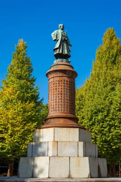 2017年11月6日 日本东京 日本现代陆军青铜纪念碑之父麻生太郎 Omura Masujiro 位于靖国神社门口 日本的第一座西式雕像 — 图库照片