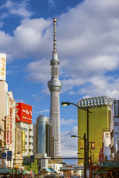 Japan March 2019 아사쿠사에서 스카이 타워와 스미다 지구의 건물들을 바라봄 — 스톡 사진