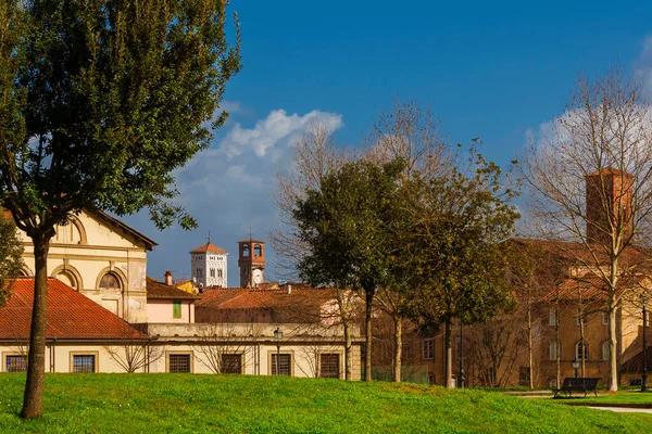 Lucca Encantador Centro Histórico Edificios Antiguos Con Antiguas Torres Medievales — Foto de Stock