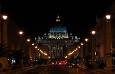 Saint Peter's kubbe gece çekimi
