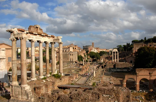 Roman Forum med vacker himmel — Stockfoto