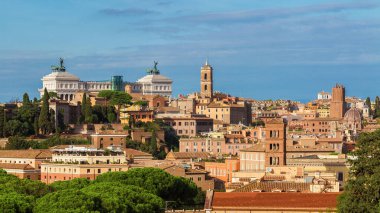 Eski ufuk çizgisi. Capitoline Hill ve Altar of Nation ile Roma 'nın güzel tarihi merkezi