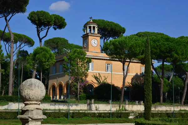 Casina dell'Orologio w Piazza di Siena — Zdjęcie stockowe