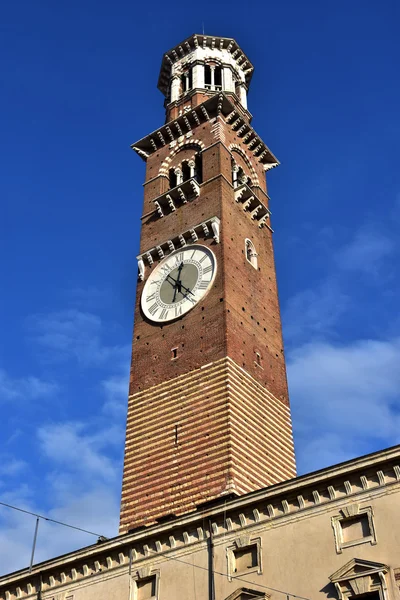 Torre dei Lamberti, the tallest tower and a landmark in the center of Verona — 스톡 사진