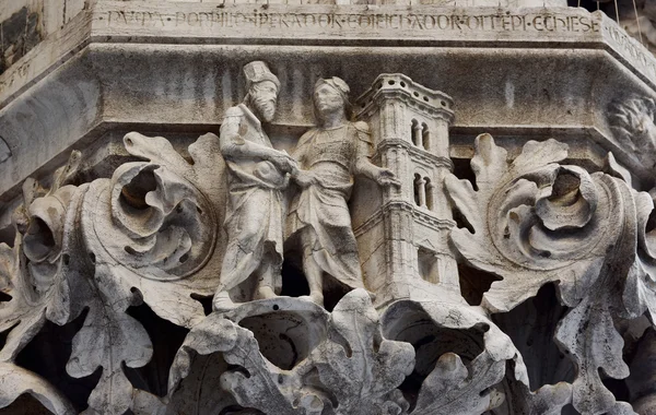 Giotto presenteert Florence Belfort in een Hertogelijk paleis kapitaal relie — Stockfoto