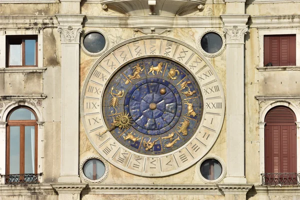 Saint Mark Clocktower zodyak işaretleri ile