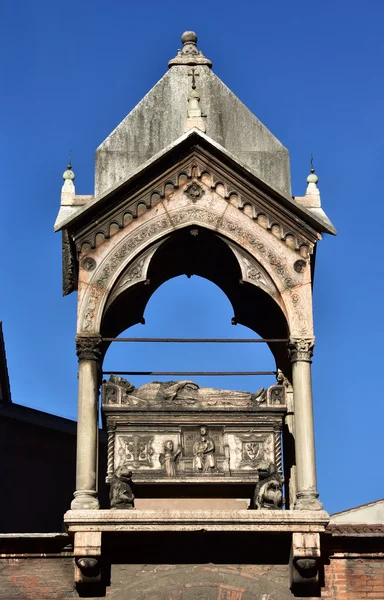 Guglielmo da castelbarco funerary arche in verona, ein modell für sca — Stockfoto