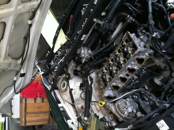Auto motor repareren — Stockfoto