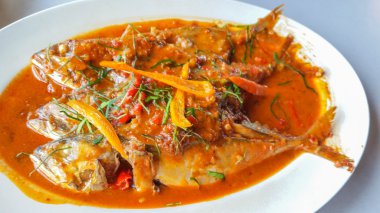 Bir biber hamur kızarmış balık