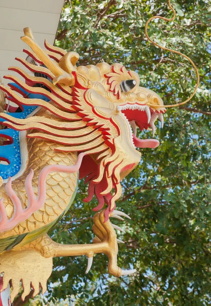 Modelo de dragão dourado — Fotografia de Stock