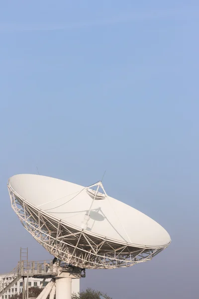 Comunicações por satélite brancas na Tailândia . — Fotografia de Stock